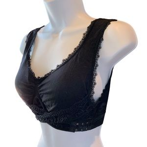 Black Sports Bra With Criss Cross Hook and Eye Lift Removable Pads Size L